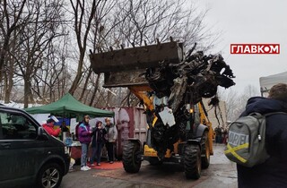 Сюди прилетіла російська ракета. Репортаж зі зруйнованого будинку на Солом'янці