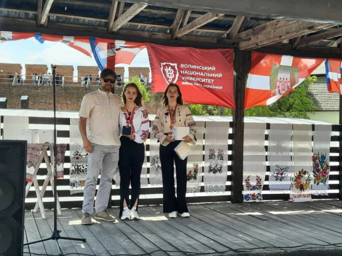 Студенти ВНУ імені Лесі Українки на День вишиванки зібрали для ЗСУ понад 60 тисяч гривень
