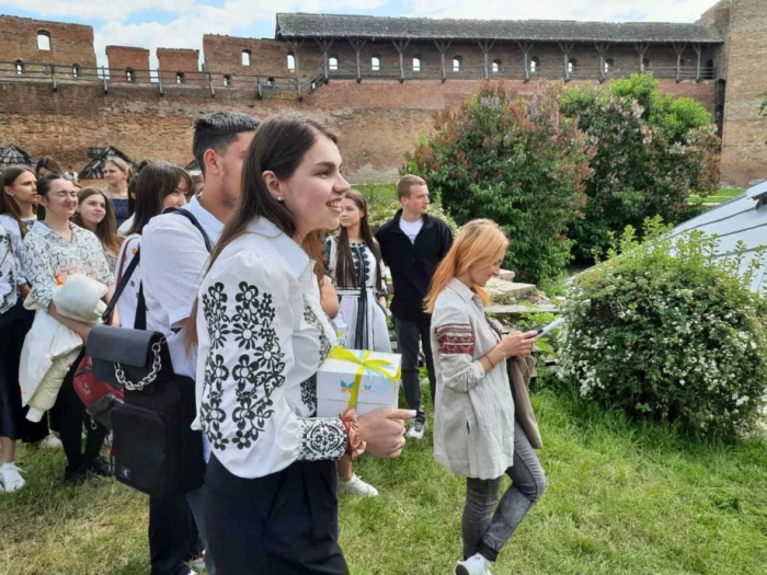 Студенти ВНУ імені Лесі Українки на День вишиванки зібрали для ЗСУ понад 60 тисяч гривень