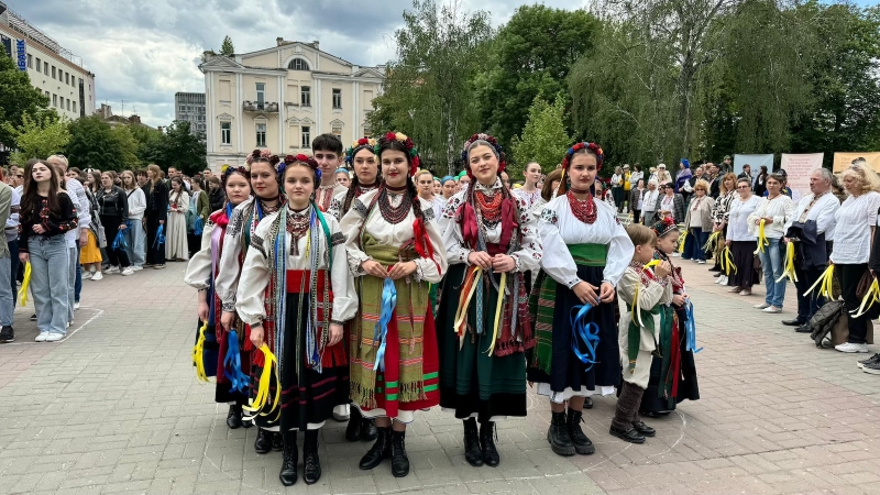 У центрі Вінниці відбувся флеш-моб до Дня вишиванки (Фоторепортаж)