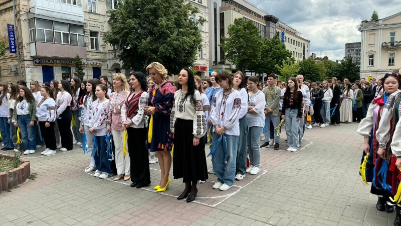 У центрі Вінниці відбувся флеш-моб до Дня вишиванки (Фоторепортаж)