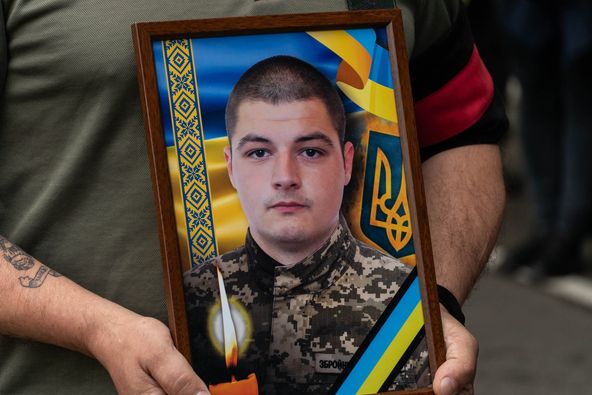 В Ужгороді сьогодні попрощалися із 21-річним захисником України – старшим солдатом Тарасом Гаврішем