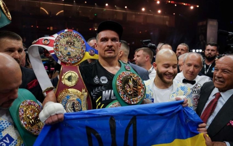 "Це мій подарунок вам": Олександр Усик оголосив про відмову від титулу IBF