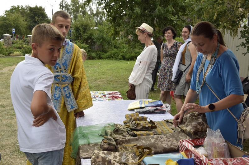 На святі у Квасилові молилися та допомагали ЗСУ (ФОТО)