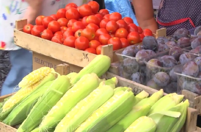 Почім продають кукурудзу, кавуни та лохину в Рівному