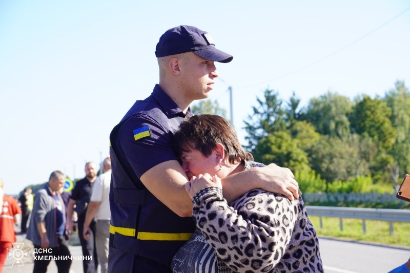 На Хмельниччині пасажирський автобус із дітьми потрапив у ДТП: є загиблі