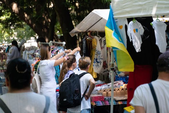 Фото патріота та волонтерський ярмарок – на набережній Незалежності в Ужгороді