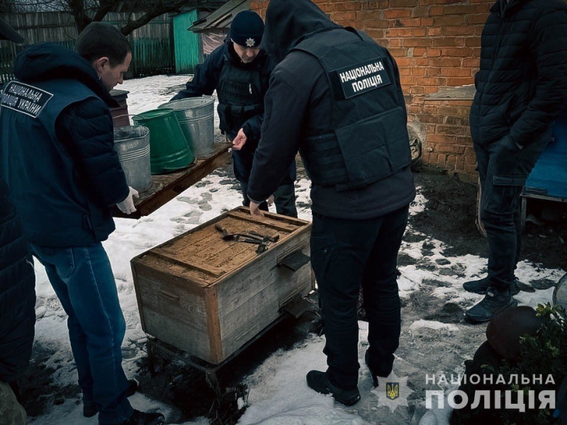 На Сумщині чоловік близько двох років незаконно утримував чоловіка, у якого забрав документи та змушував виконувати різну роботу