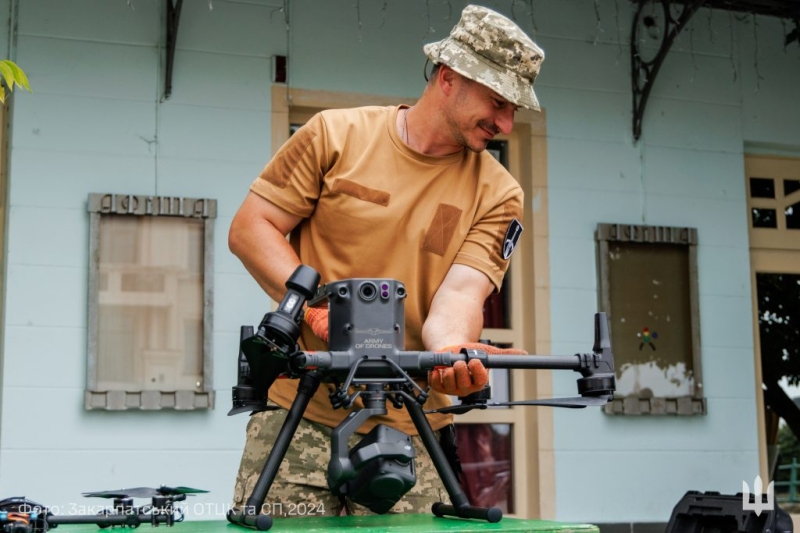 У центрі Ужгороді можна було побачити техніку та екіпірування 33-ї окремої механізованої бригади