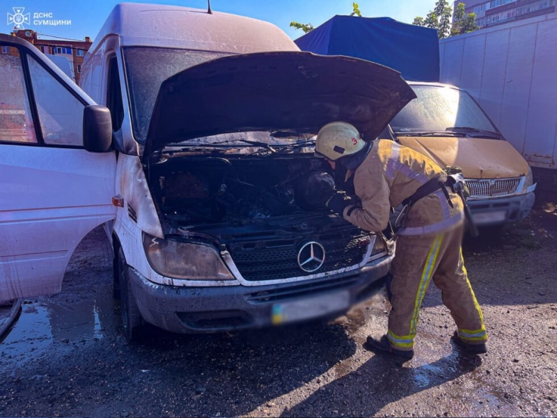 У Сумах оперативно ліквідувавши загоряння, співробітники ДСНС врятували авто