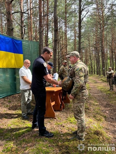 Закарпатським бійцям зведеної бригади Нацполіції «Скеля» вручили відзнаки та нагороди