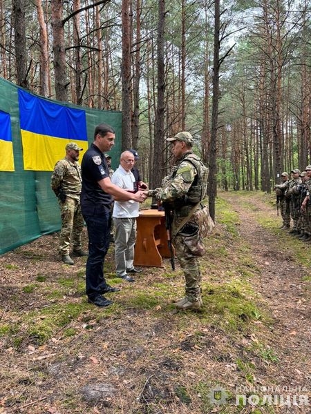 Закарпатським бійцям зведеної бригади Нацполіції «Скеля» вручили відзнаки та нагороди