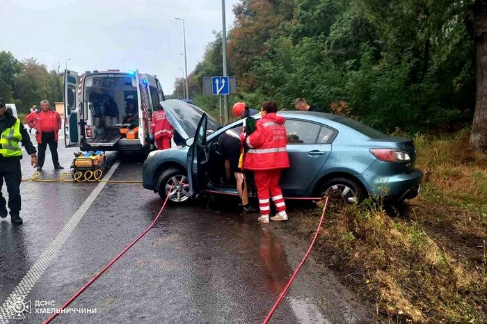 Трагедія поблизу Подільського: пасажирка "MAZDA" загинула після зіткнення з відбійником