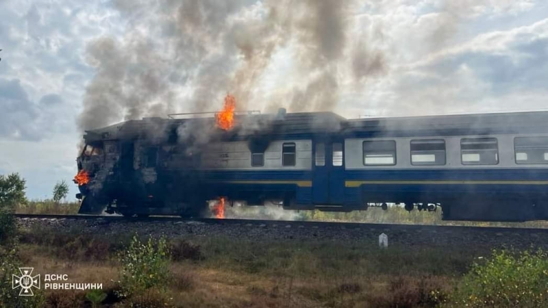 На заході України під час руху загорівся потяг (ФОТО)