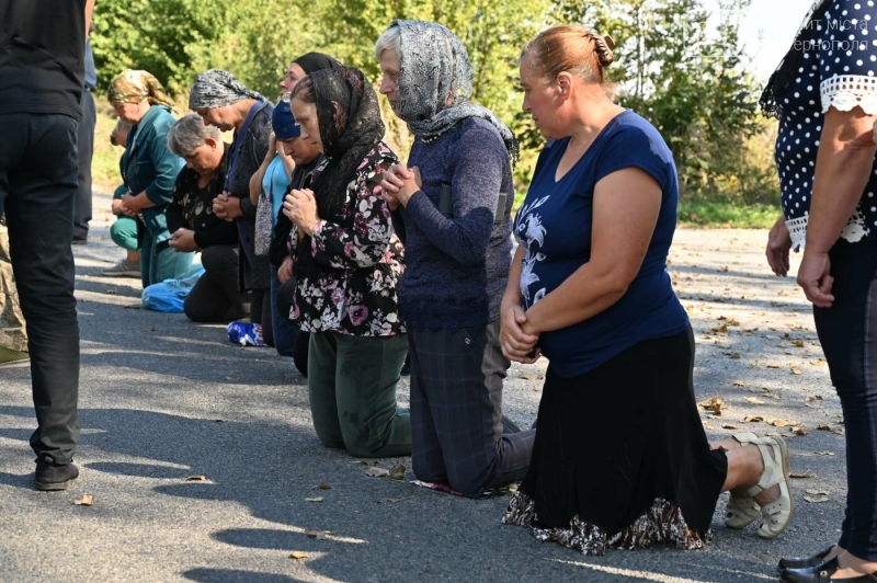 Страшенне горе: вже вдруге на Тернопільщині до одного дому приїхав траурний кортеж із тілом полеглого бійця (ФОТО)