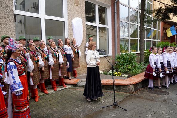 Меморіальну дошку видатній закарпатській балетмейстерці-постановниці, народній артистці України Кларі Балог відкрили в Ужгороді