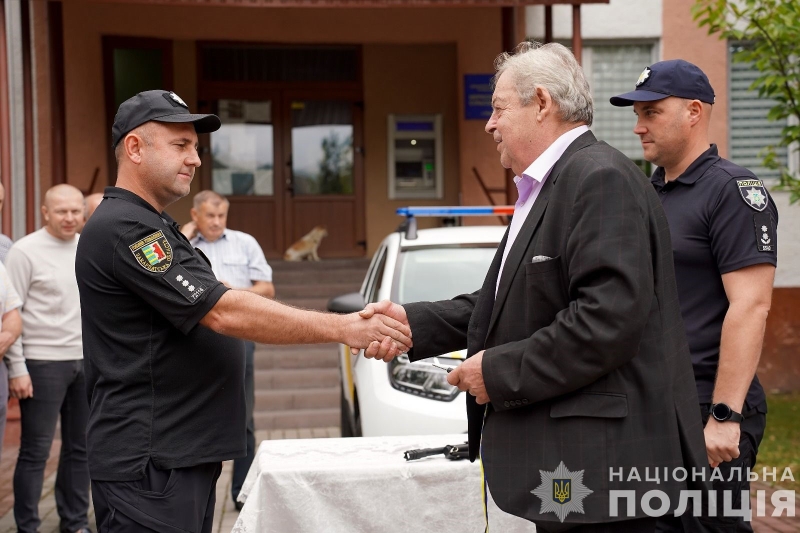 На Закарпатті до несення служби приступили ще два поліцейські офіцери громади