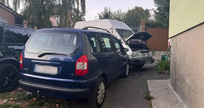 У Луцьку п'яний водій стукнувся з двома автівками