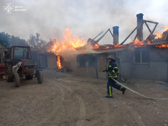 У селі Брище через замикання загорілася будівля