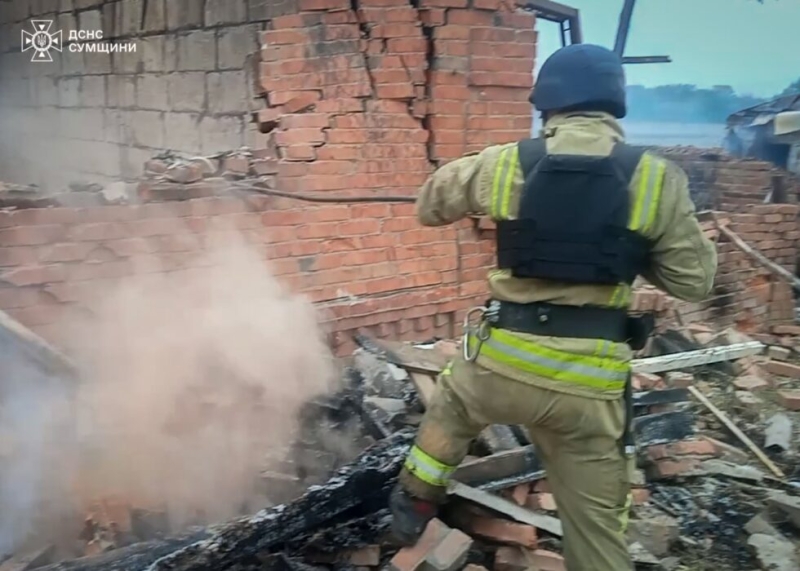 У Сумському районі рятувальники ліквідували пожежі, які виникли внаслідок ворожих авіаударів