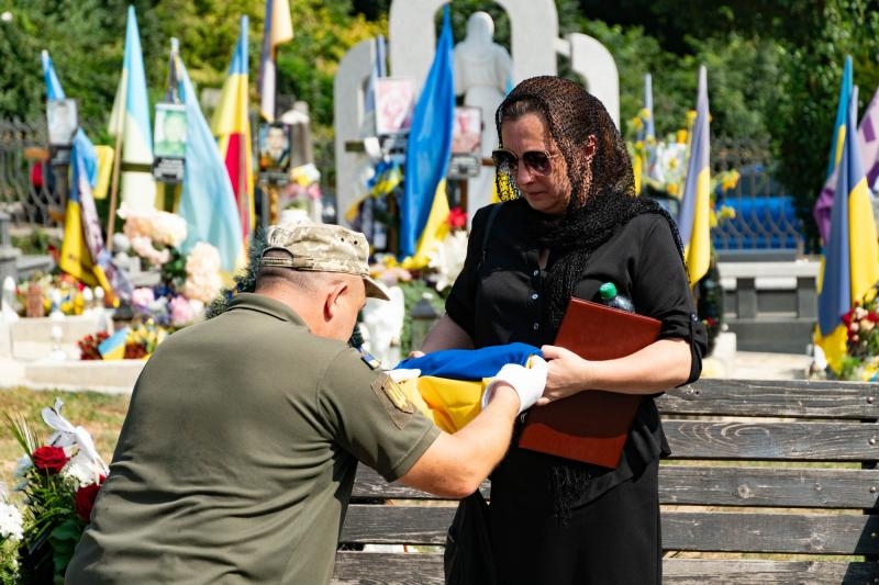 Ужгород сьогодні попрощався із 28-річним солдатом Миколою Гаєвим