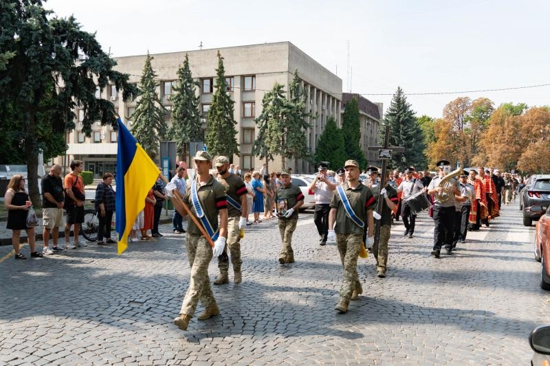 Ужгород сьогодні попрощався із 28-річним солдатом Миколою Гаєвим