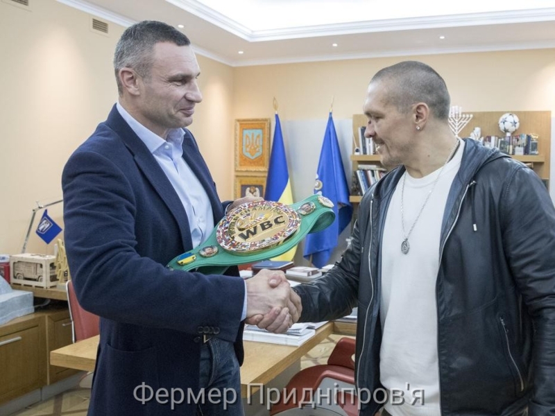 В четвірці найкращих боксерів-важковиків століття - троє українців