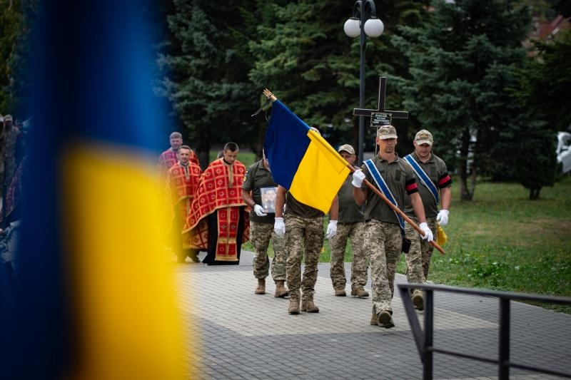 В Ужгороді сьогодні, 11 вересня, попрощалися із загиблим захисником Антоном Оленчуком