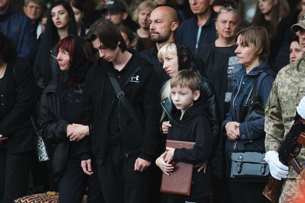 В Ужгороді сьогодні попрощалися із солдатом, стрільцем-помічником гранатометника Міланом Романчаком