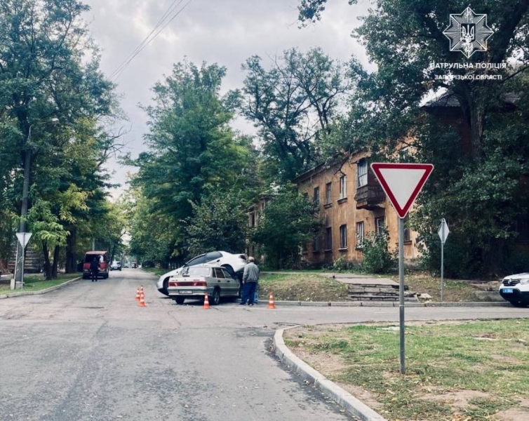 У Запоріжжі сталася ДТП за участі двох легкових авто