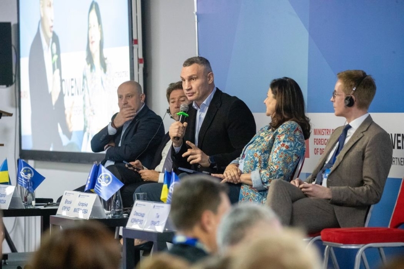 Представники громад Хмельниччини взяли участь у Муніципальному форумі АМУ