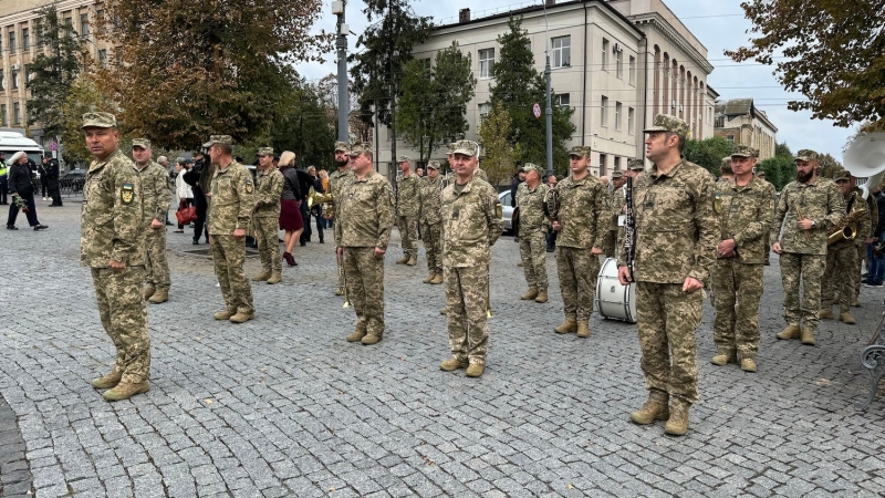 Покладання квітів на честь загиблих воїнів у Вінниці (Фоторепортаж)