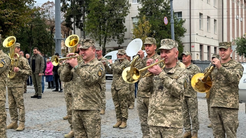 Покладання квітів на честь загиблих воїнів у Вінниці (Фоторепортаж)