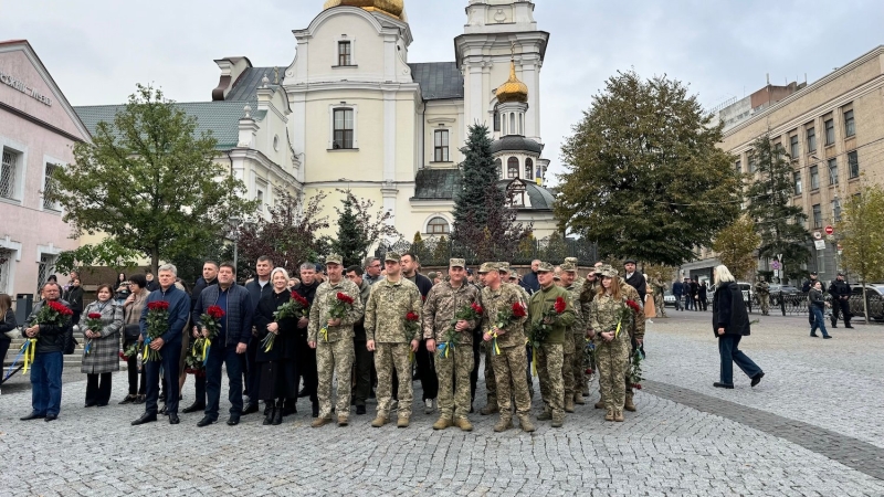 Покладання квітів на честь загиблих воїнів у Вінниці (Фоторепортаж)