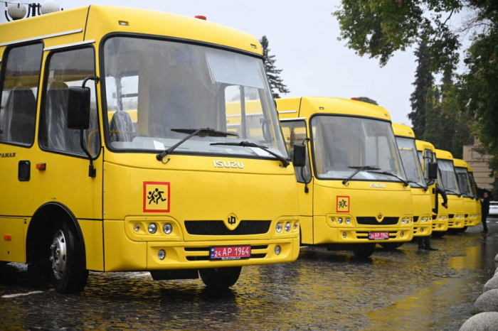 Ще 9 громад Закарпаття отримали нові шкільні автобуси