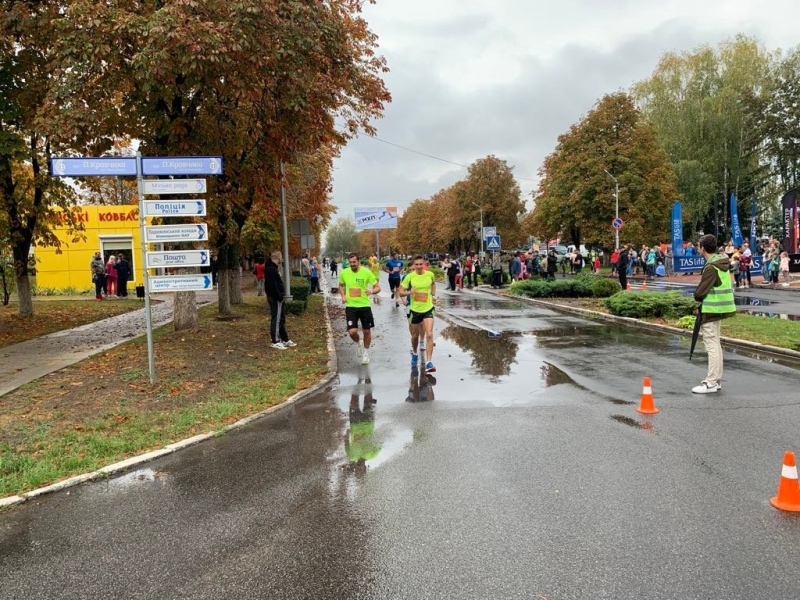 У Ладижині під час забігу Run 4 Victory зібрали гроші на РЕБ та встановлювали особисті рекорди