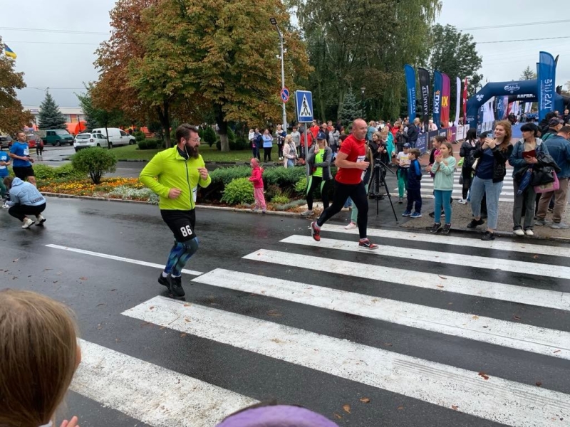 У Ладижині під час забігу Run 4 Victory зібрали гроші на РЕБ та встановлювали особисті рекорди