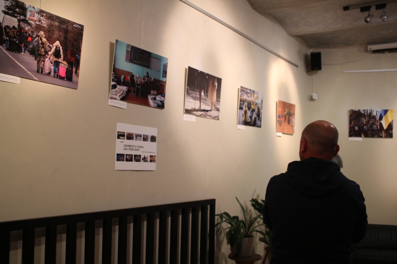 У Празі відкрилася фотовиставка закарпатських фотокореспондентів про війну