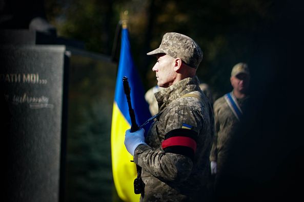 В Ужгороді провели в останню земну дорогу 47-річного захисника, сержанта Олексія Тімірязєва